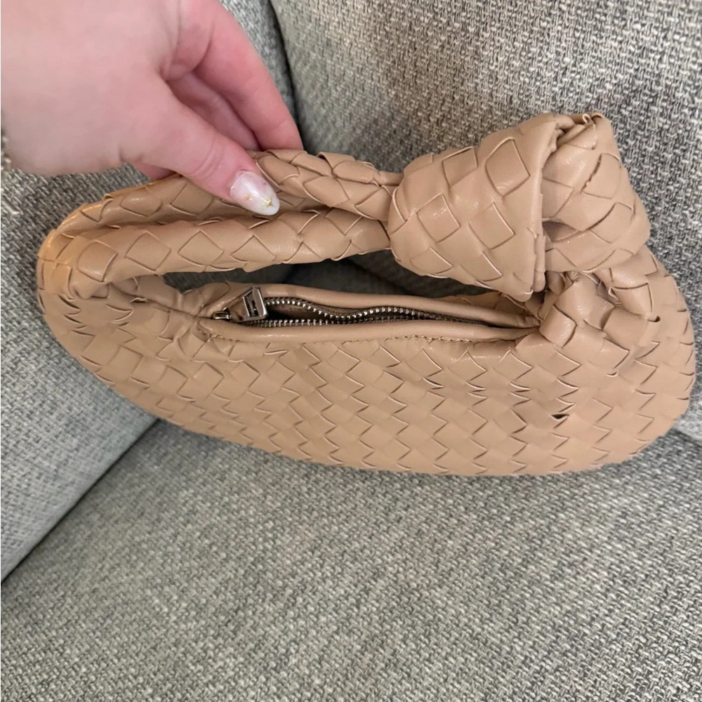 Tan Woven Purse - Picture 4 of 6